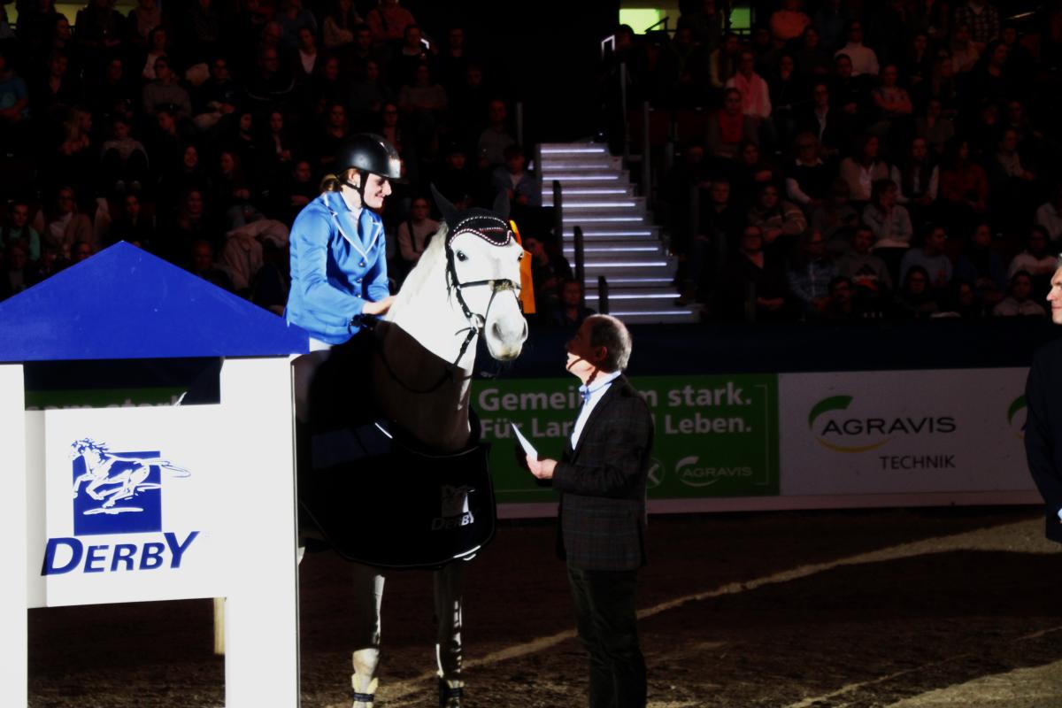 AGRAVIS Cup; Juliane R&ouml;lfing gewinnt erste Qualifikation zum Gro&szlig;en Preis